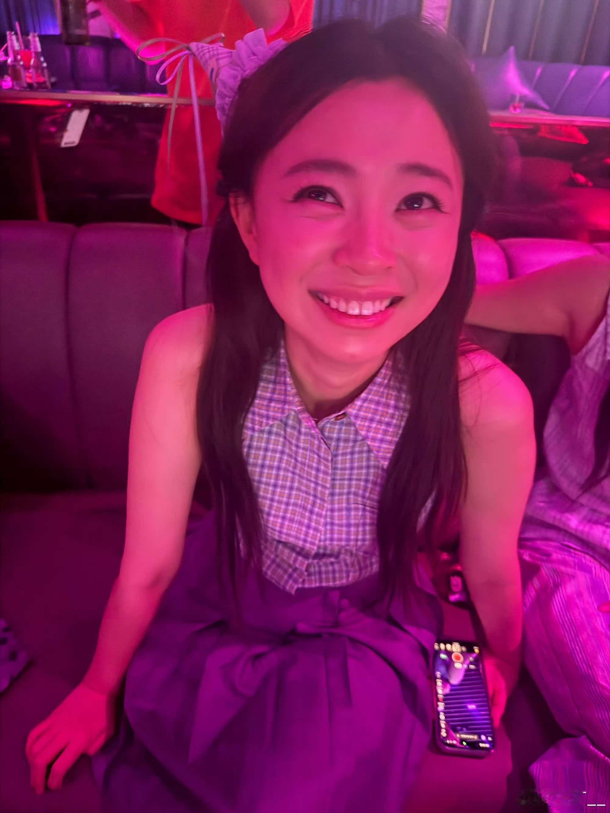 姐姐手机还在dy拍照界面哈哈哈哈 ​​​