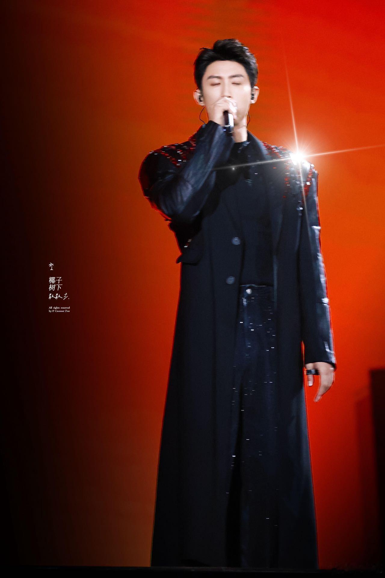 黄景瑜唱歌粉又活了 人民演艺影视金曲之夜这个嘉宾阵容太绝了，黄景瑜也在其中。唱歌