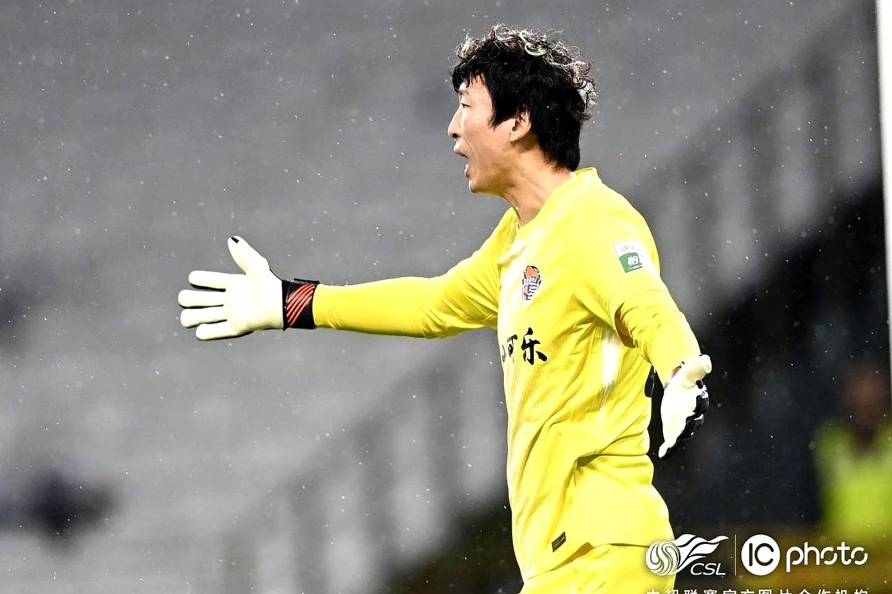 青岛海牛这球输得，真是让人心里堵得慌。
 

客场打上海申花，全场射门12-10