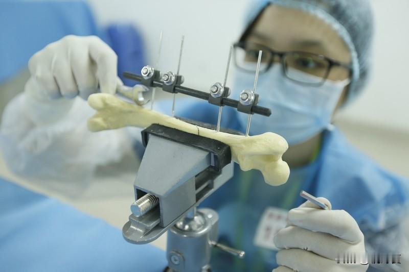 执业医师难考吗执业医师考试难度较高，是医疗行业准入关键门槛。考试分实践技能和医学