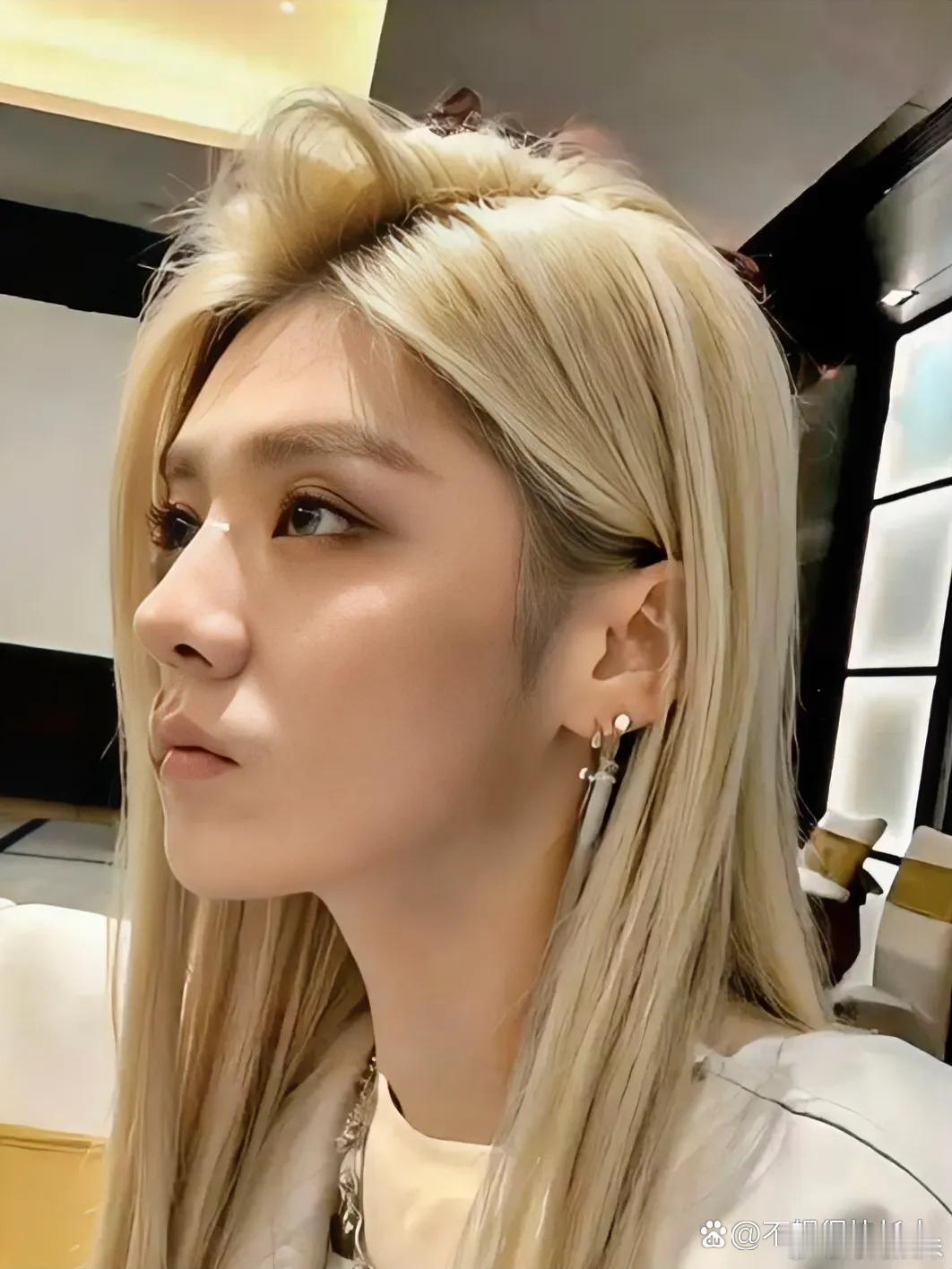 哈…这不是鹿晗吗？ 