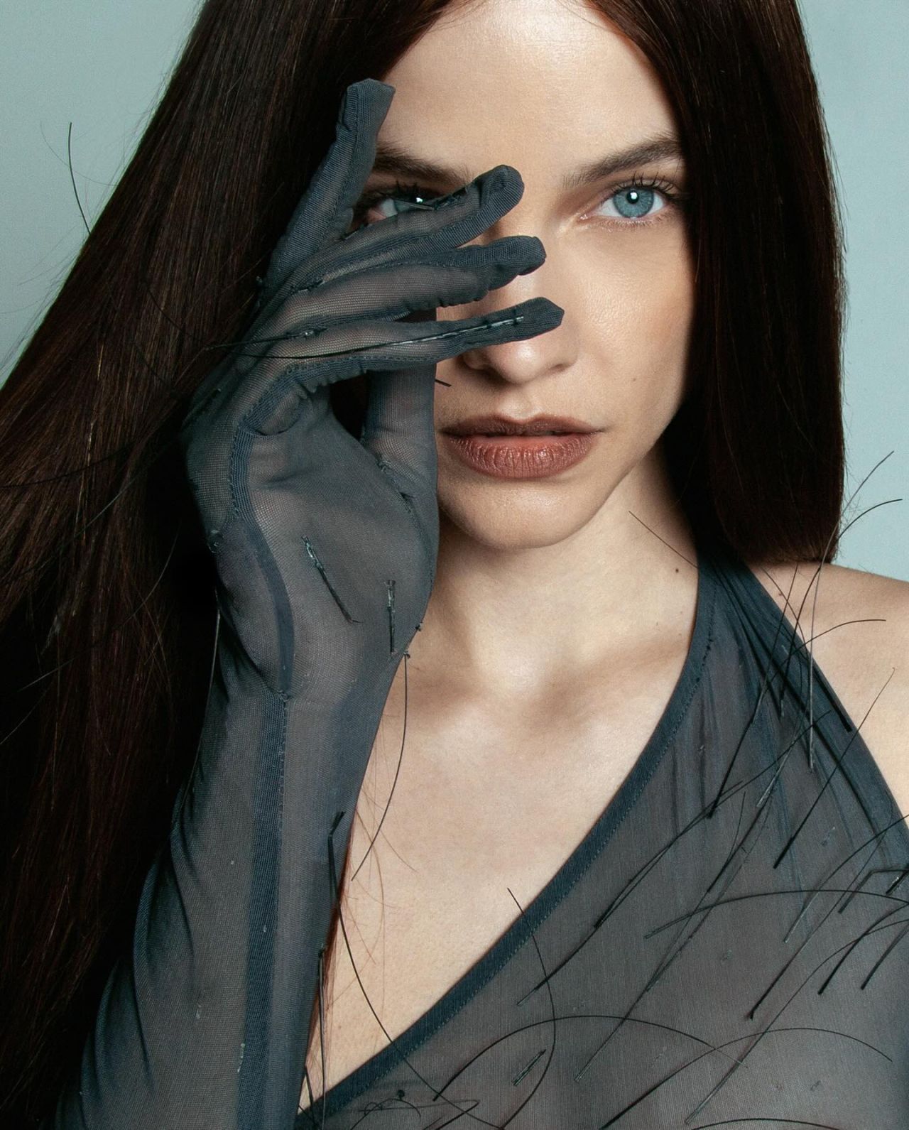 超模 Barbara Palvin 在 032c 杂志 2024年12月刊的标题