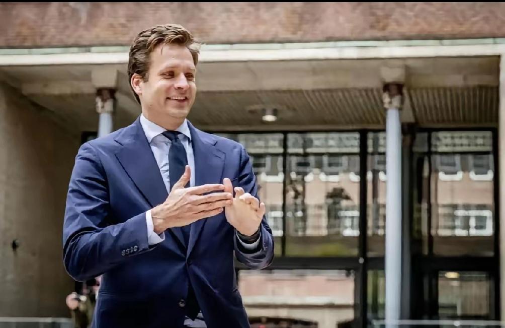 中方或向荷兰索赔80亿美元，安世总部开始暗渡陈仓，这一招彻底激怒北京！
​最近，