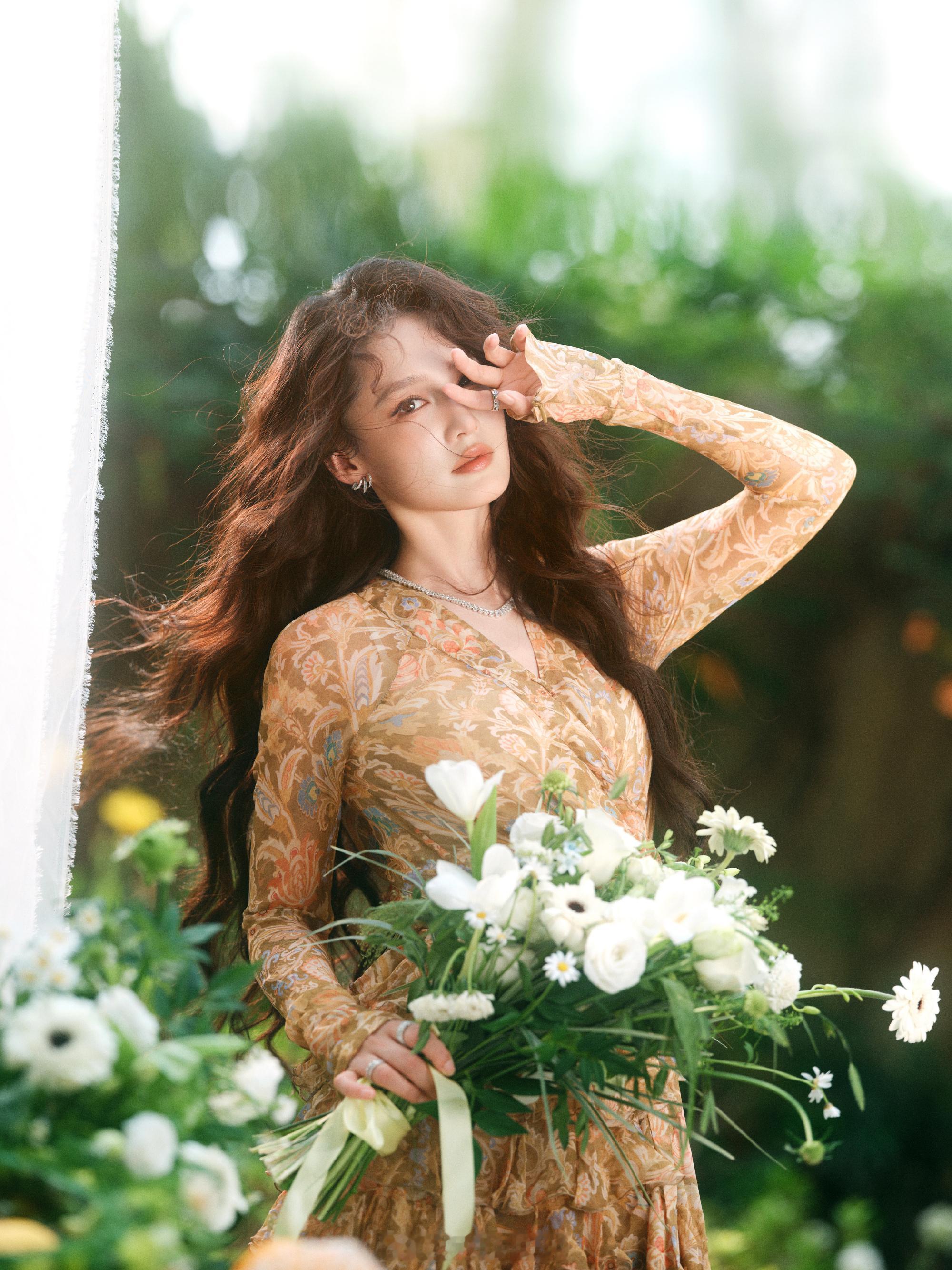 派酱安利[期待]李沁 林间橘野妆这套完全是森林深处走出来的仙女🧚‍♀️～ 橘调