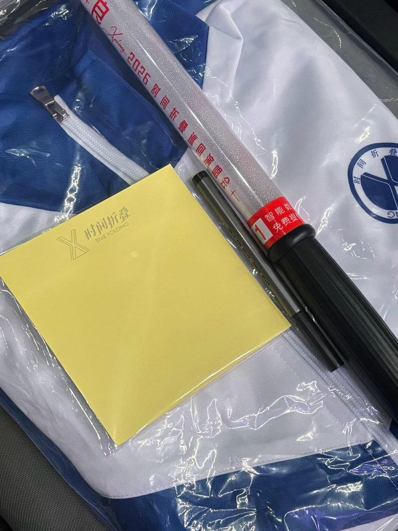 徐良演唱会毕业三件套 演唱会结束之后，留言墙被拆了。但那些便签被人拍下来发到了网