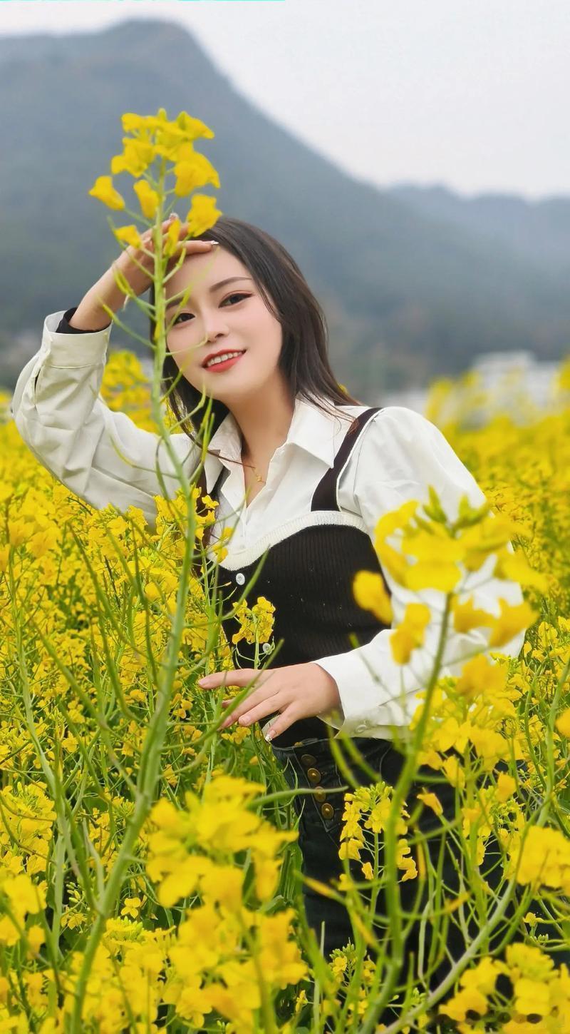 属狗人85年属牛男41岁的桃花劫还有属狗人。属狗的人为人正直，但是偶尔会表现得古