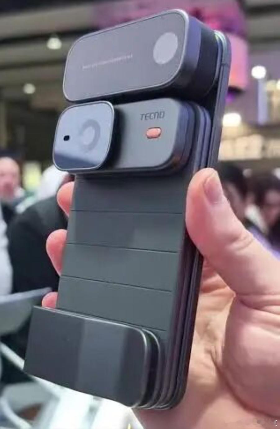 TECNO在IFA2026带来的磁吸模块化方案，可以说是给模块化手机找到了新出路