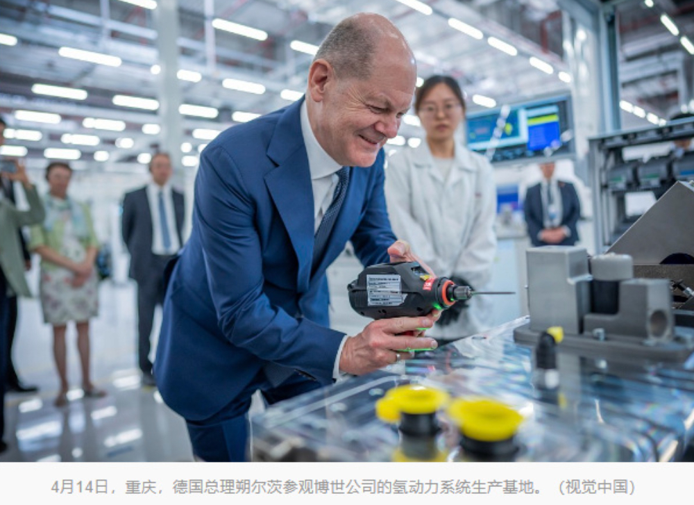 传下去，德国总理在中国只能拧螺丝[喵喵] ​​​