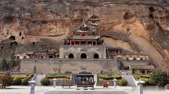 【彬县大佛寺】彬县大佛寺是唐太宗李世民为彬州浅水塬大战中阵亡的将士超度亡魂所建，