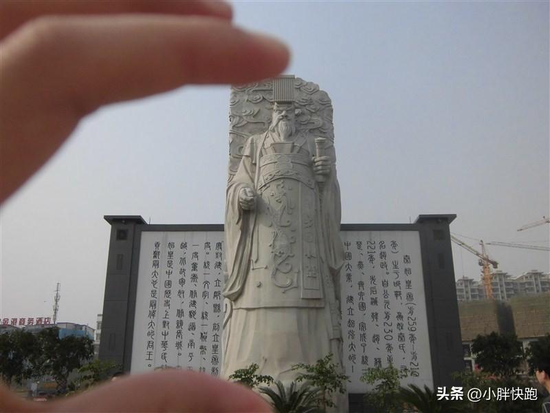 三十岁以后淘汰了所有人，独来独往，世界都安静了，没有任何麻烦事没有任何是非，没有