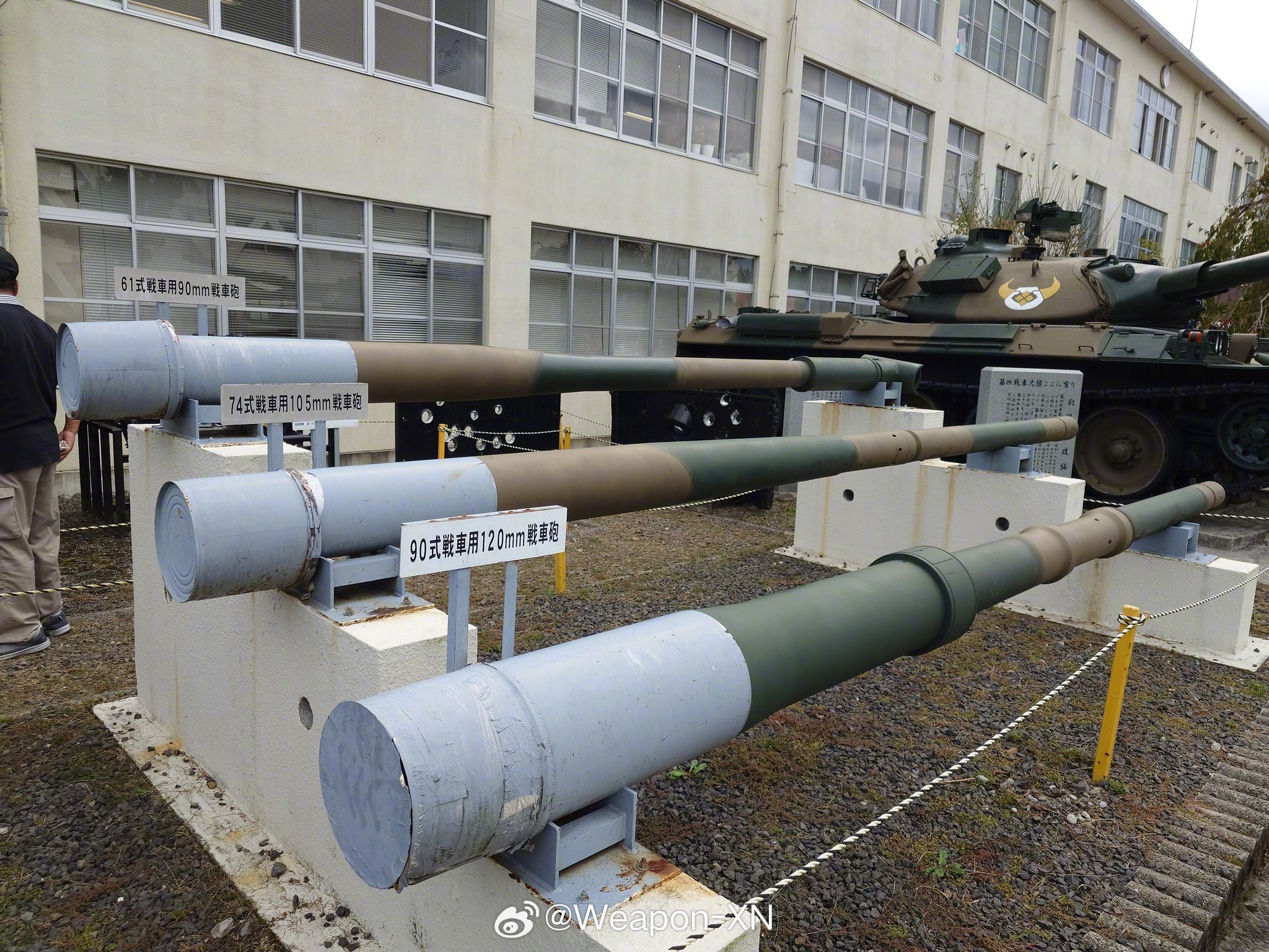 #兵器影像[超话]# 日本陆上自卫队90式坦克的120毫米炮管比74式坦克的10