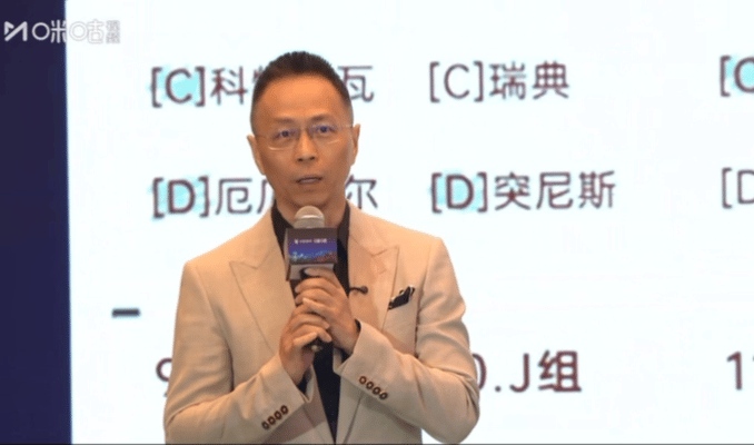 世界杯预测人机大战32强竞猜开启趣味人机大战，冰冷数据碰撞独到眼光。分数角逐一触