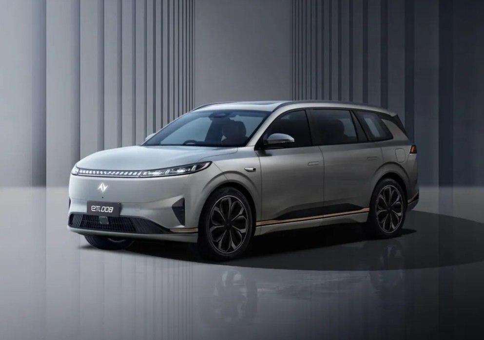 东风奕派eπ008官图发布，定位6座中大型SUV。
轴距3025mm，反正看图是