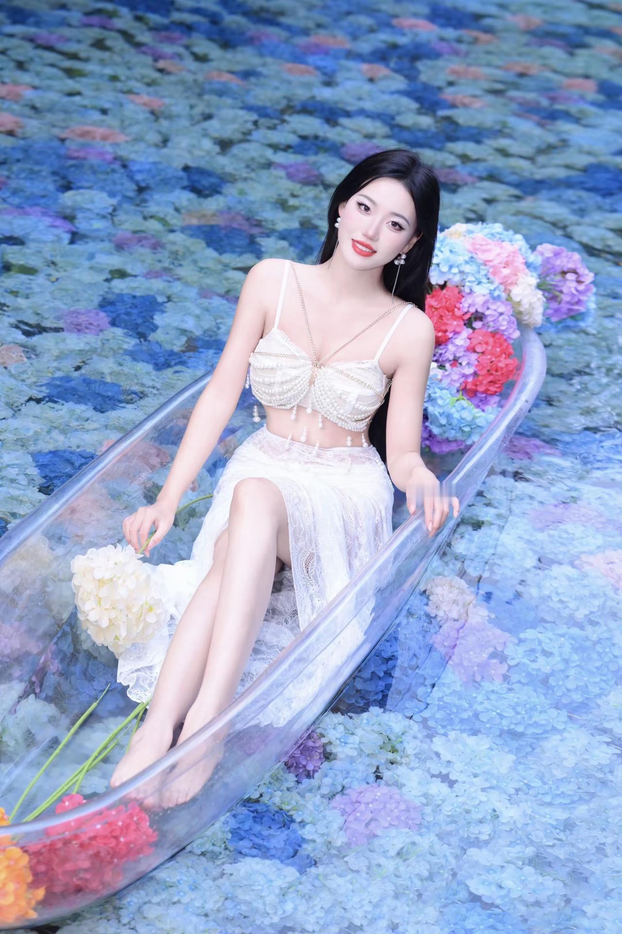 于无常处知有情，
于有情处知众生。