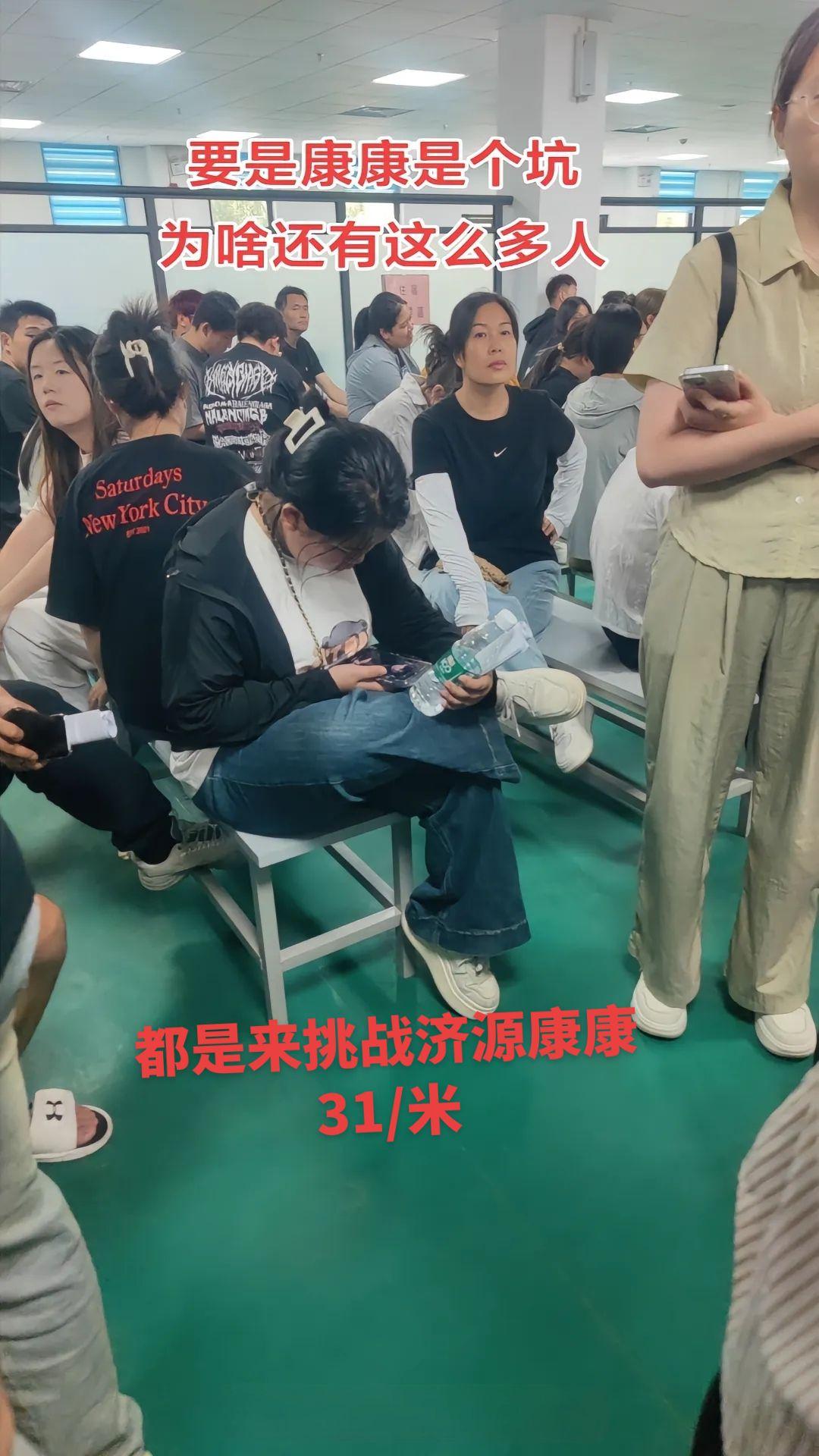 河南如果没有富士康，将会有近百万人选择异地务工，流离失所……排队面试中