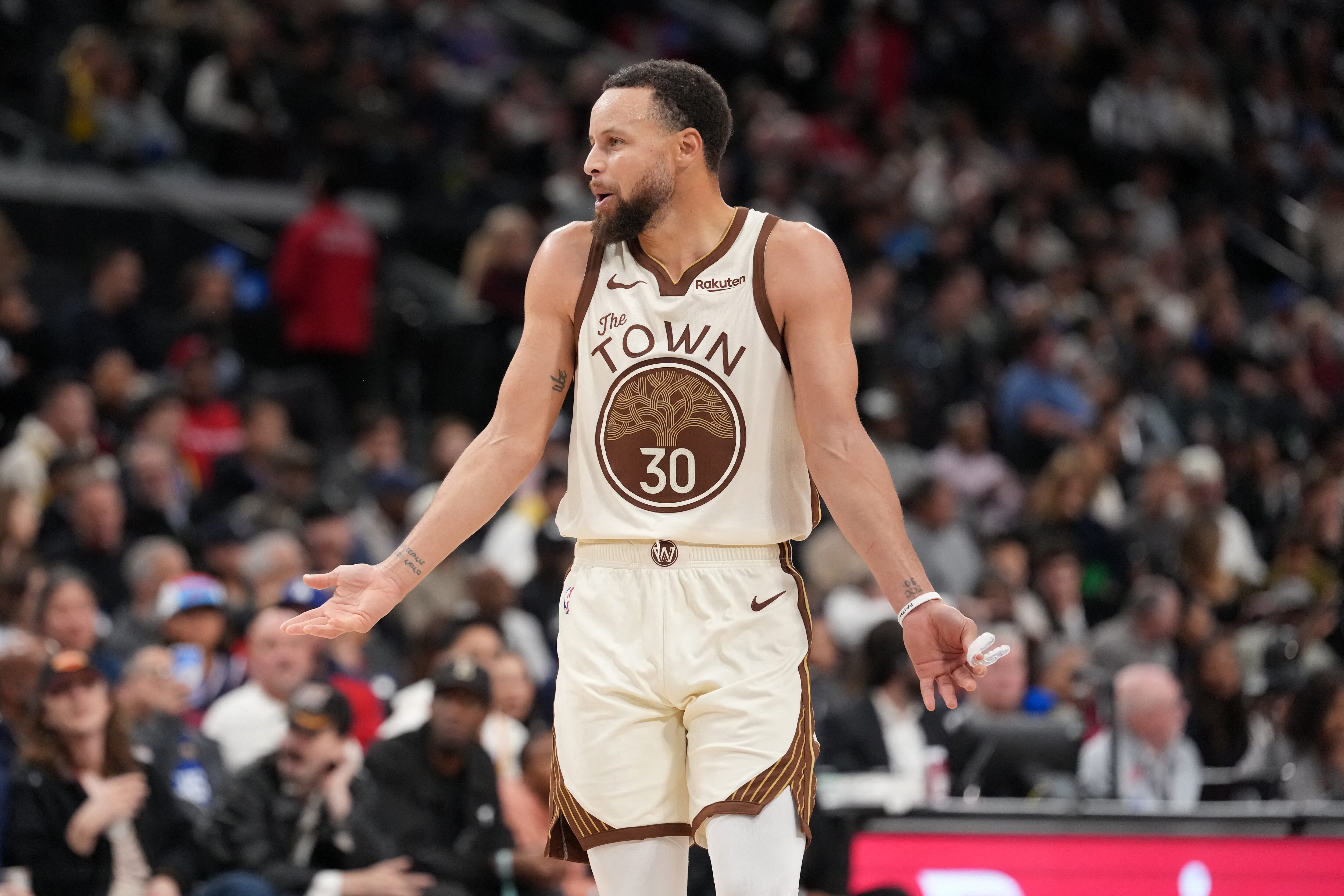 上半场拉了，库里一节比赛把风评拉回来尼克斯vs勇士nba