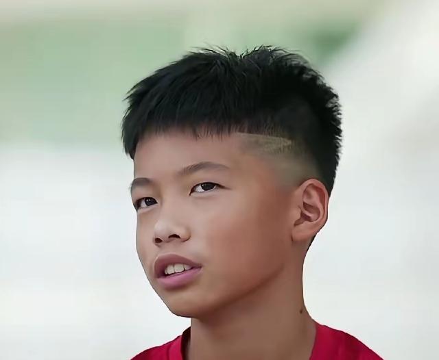 足球小将孟新艺是真敢说啊！他是一点都给国足不留情面，“中国人连世界杯都进不了”，