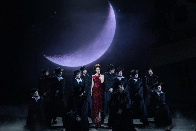 戚薇审美还是太超前了 欧式古堡氛围感拉满🏰六年前的置景，现在看依然高级！ 