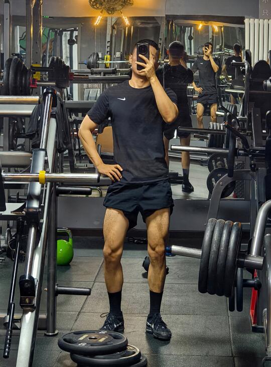 练腿日都快乐吗？