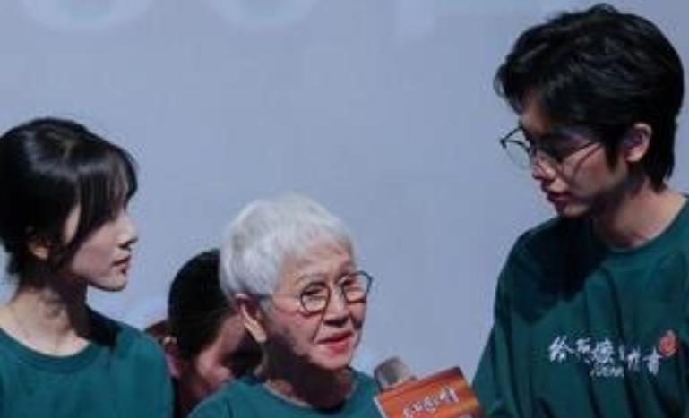 4月20日，潮语电影《给阿嬷的情书》在广州举办“木棉花开，心有所寄”首映礼。导演