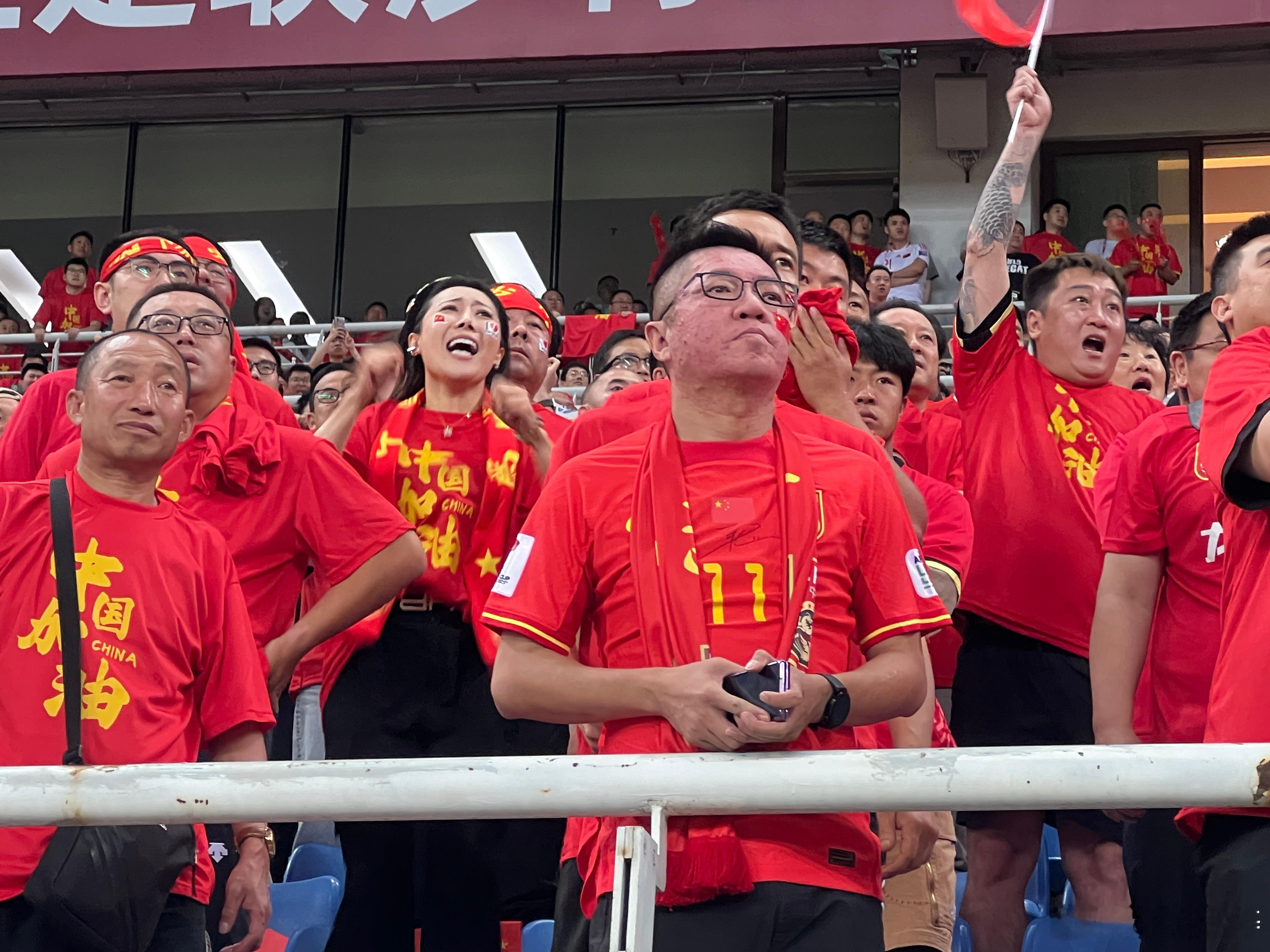 #足迹·足记##国足# 赛后采访大雷的时候，看到他眼中泪水打转，虽是一场平局，但
