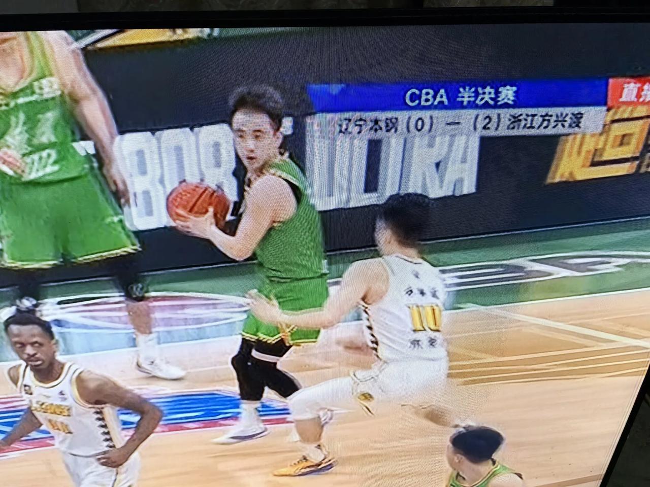 CBA半决赛，三冠王辽老大波浙江方兴度三比零横扫，我只想说三句话:
第一.厚积薄