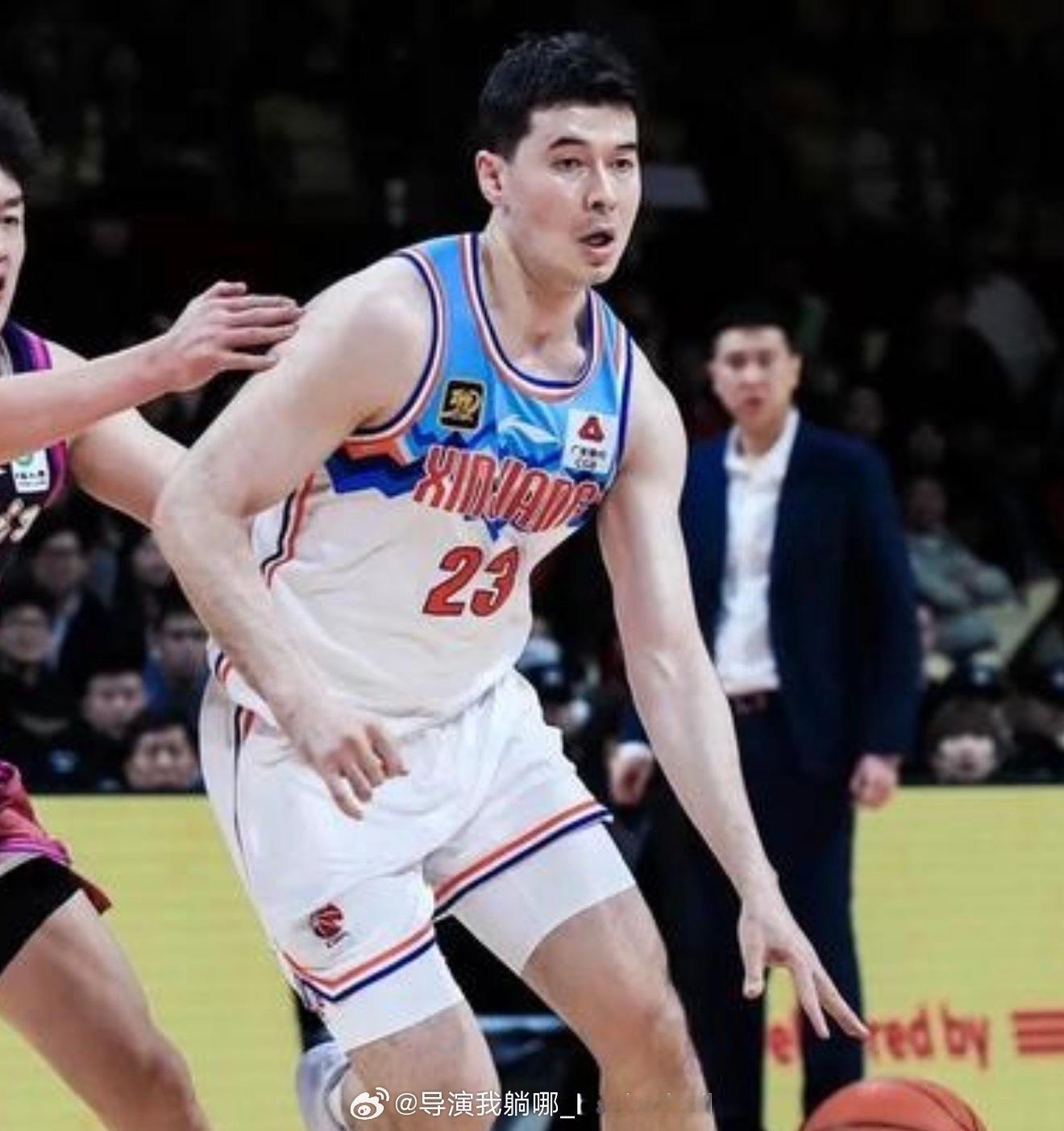 新疆男篮队长沙拉木在对阵天津男篮的比赛中遭遇跖骨骨折，赛季报销 