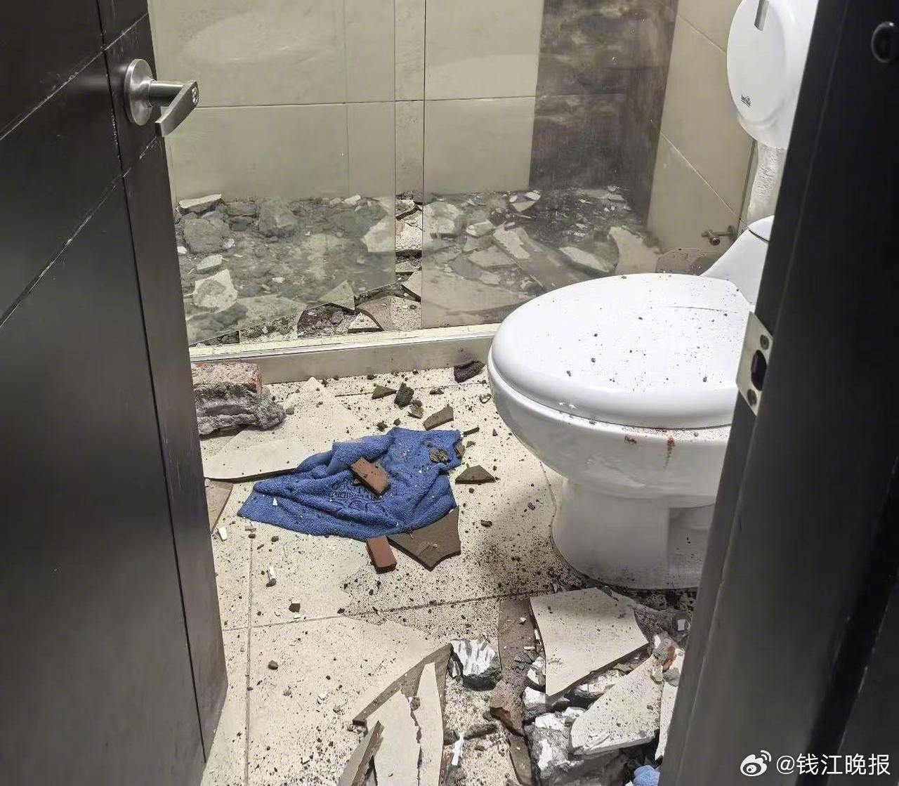 【“睡觉被晃醒，听到打雷般声响”，哥伦比亚发生7.5级地震，周边多国有震感】#哥