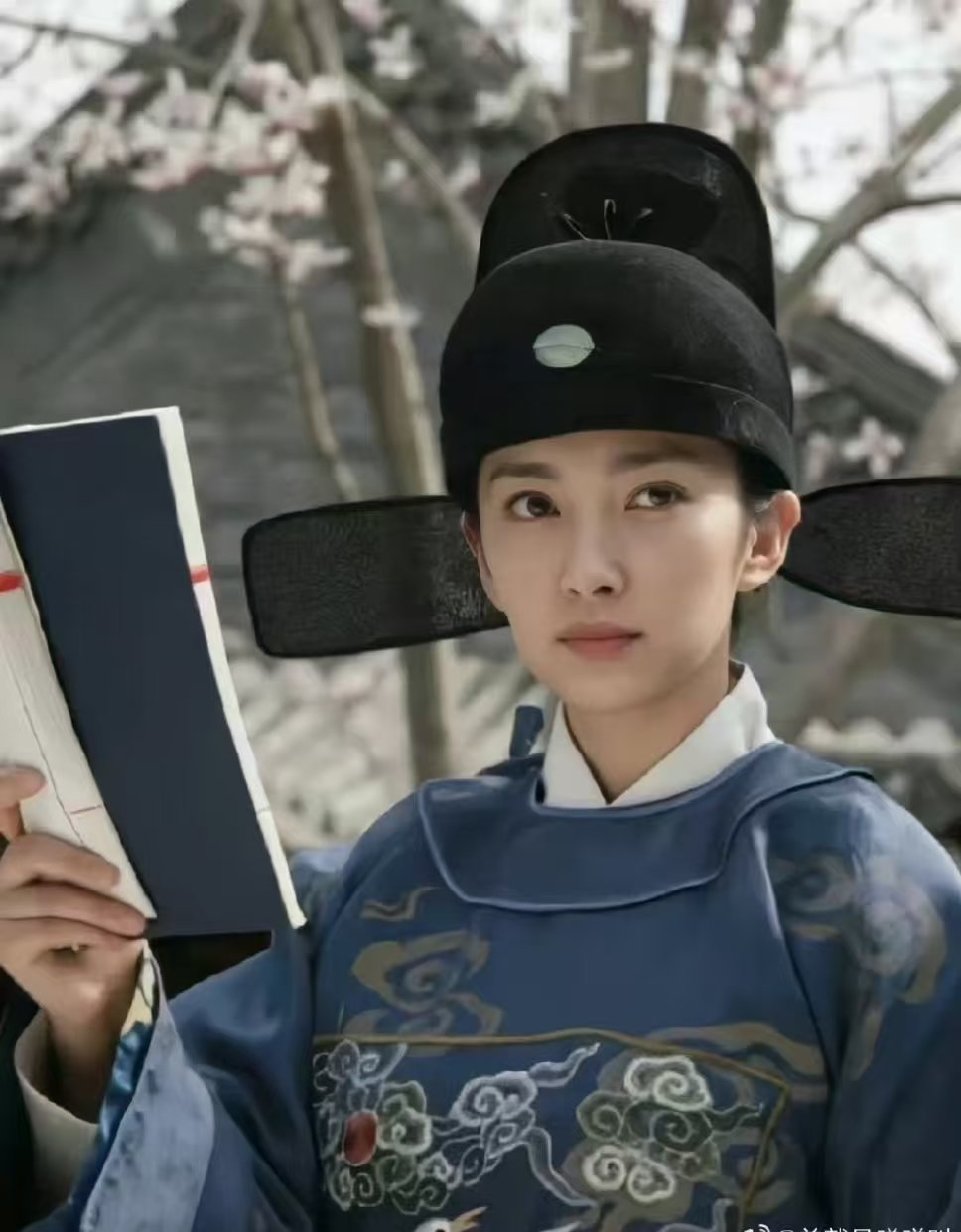 女扮男装很权威的李冰冰女扮男装权威的李冰冰 哦莫！好帅！ 