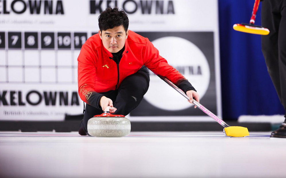 米兰冬奥会冰壶落选赛，中国男子冰壶队表现出色，循环赛6胜1负排名第一，将与第二名