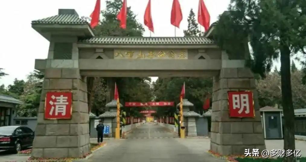 王耀武被特赦重获自由，周总理亲自劝许世友原谅他，许却失声大哭：这辈子都不可能
 