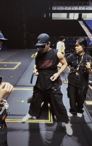 女友视角连载第一集：舞台上 敬业且魅力四射舞台下 可爱且粘人小狗❤️‍🩹王嘉尔