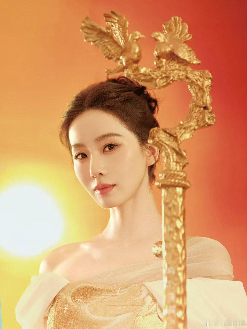 刘诗诗携光开场七宫格刘诗诗清逸朦胧刘诗诗携光开场七宫格，太美了，