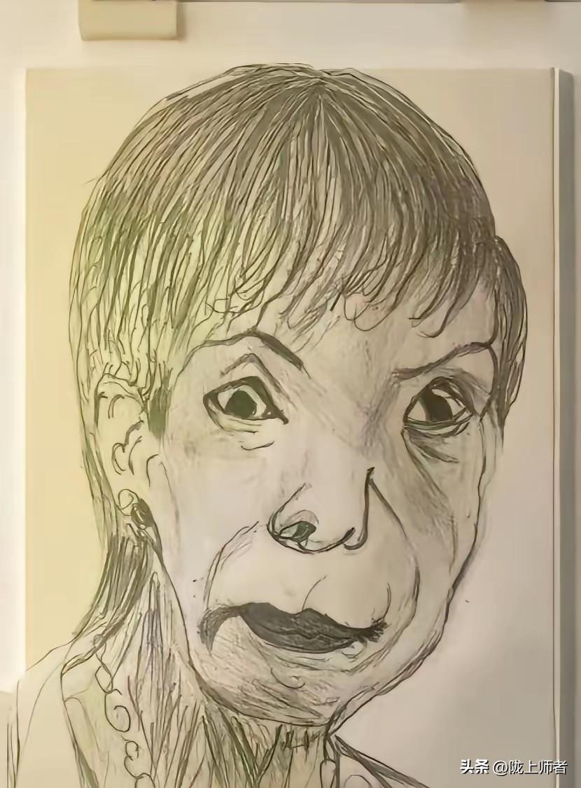 这画还是画的不错的，至少抓住了人物的灵魂特征。