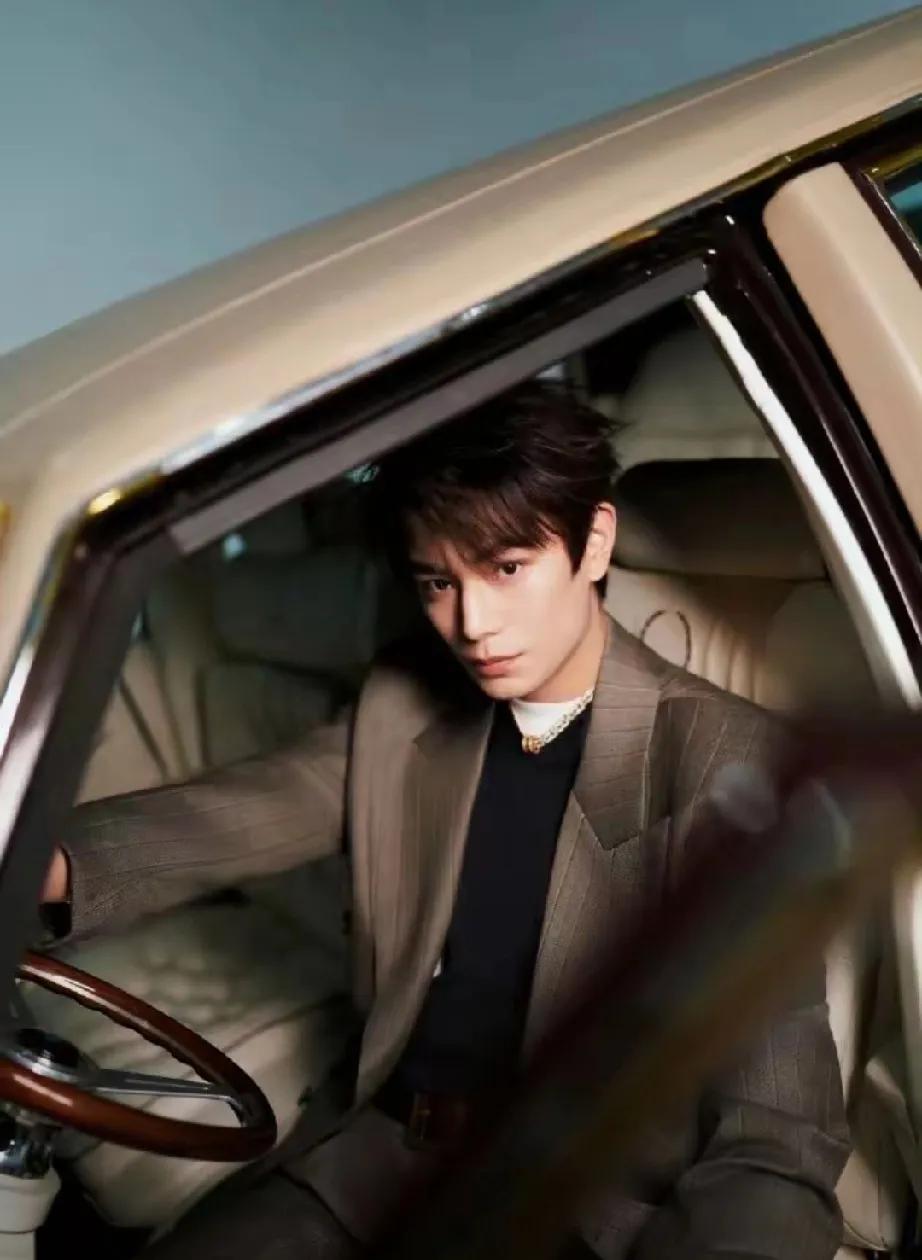 炸裂！2025腾讯视频星光大赏，丁禹兮未登场先封王！1295万星光值、24次爆灯