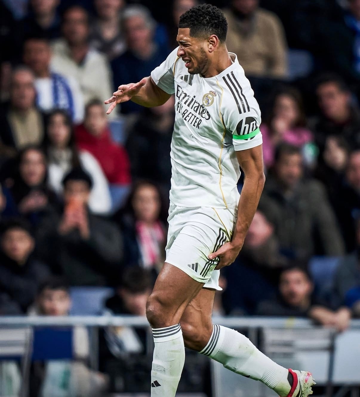 罗马诺：贝林厄姆左腿半腱肌受伤，预计伤缺一个月。皇马伤病情报halamadrid