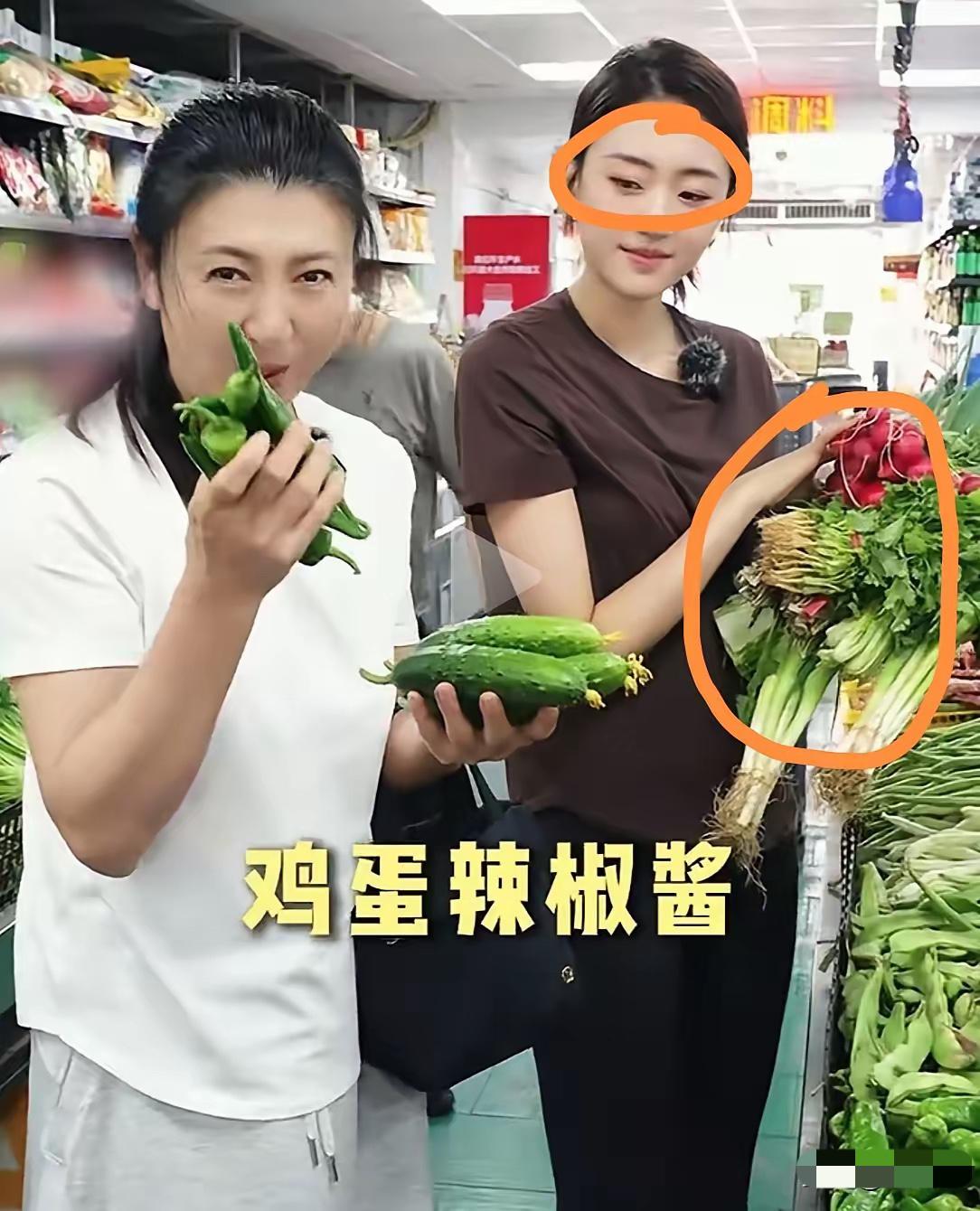 闫学晶塌房哪是意外，分明是德行跟不上名气的必然结果！

菜市场买菜让儿媳妇扛满东