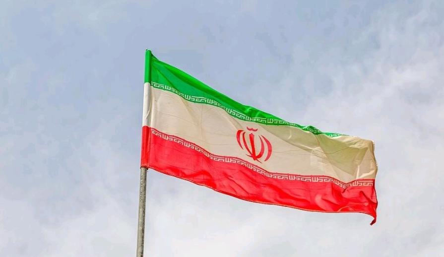 英法德三国怕是惊出了一身冷汗！没想到打到这个份上，伊朗把压箱底的东西拿出来了！