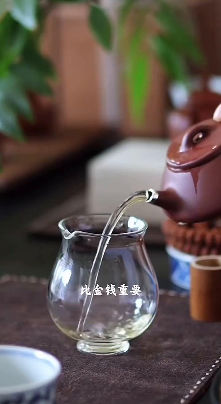 自爱。
你的心理健康比你工作重要，比金钱重要，比别人的闲言碎语更加的重要。如果照