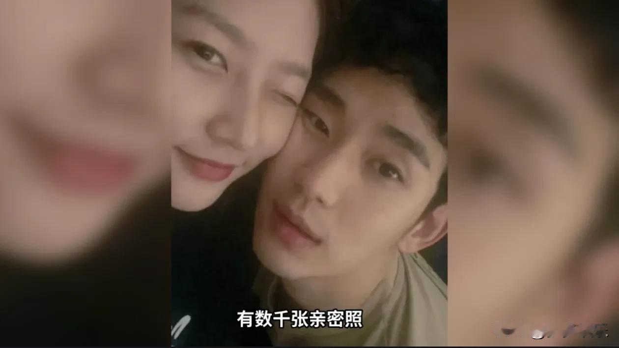 金秀贤与已故女星金赛纶亲吻照曝光，两人关系再陷舆论漩涡。
近日，韩媒公开了一张金