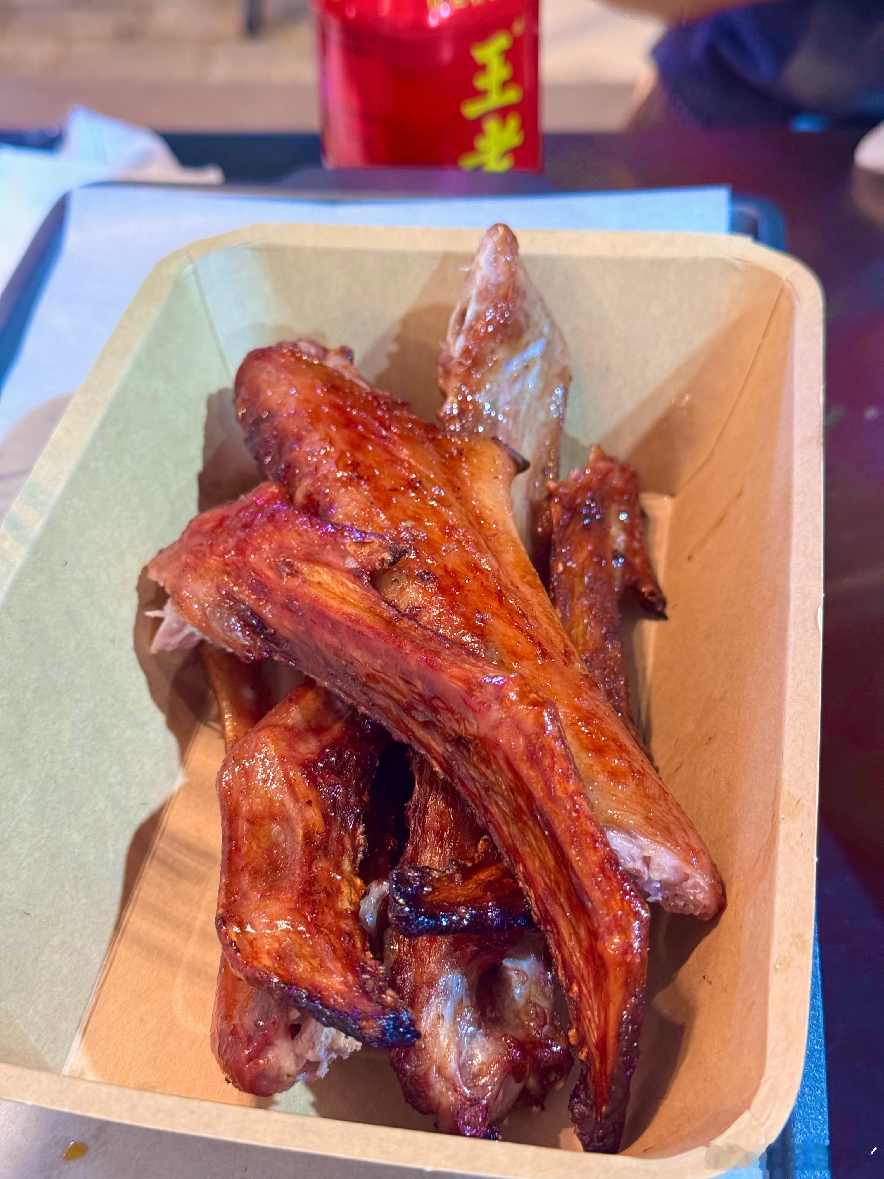 大运烧鸡吃上了荔枝木烤出来的脆皮真香，烧鸡配米饭居然有个套餐，确实很适合有碳水需
