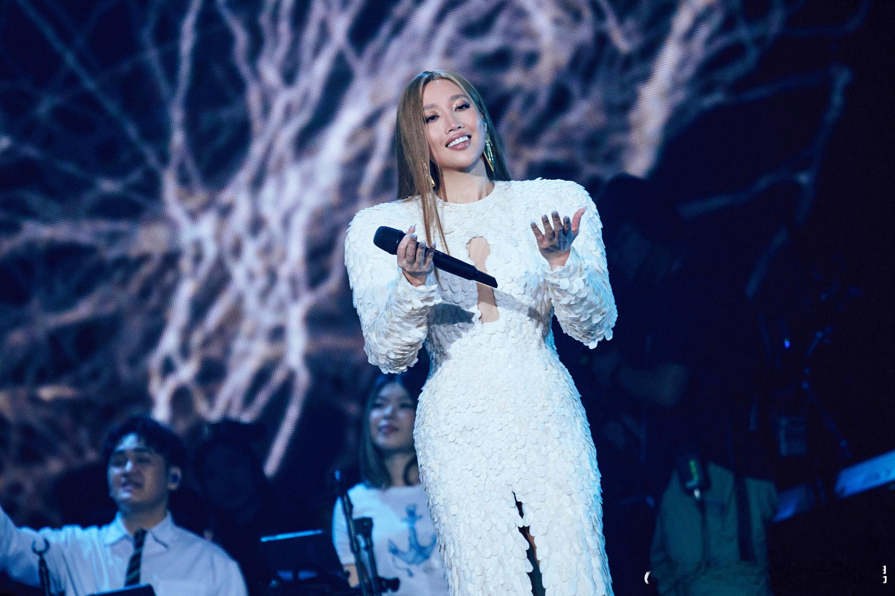 a-lin A-Lin出道20周年巡演迎第20场 合肥双场大合唱见证「歌迹」 值