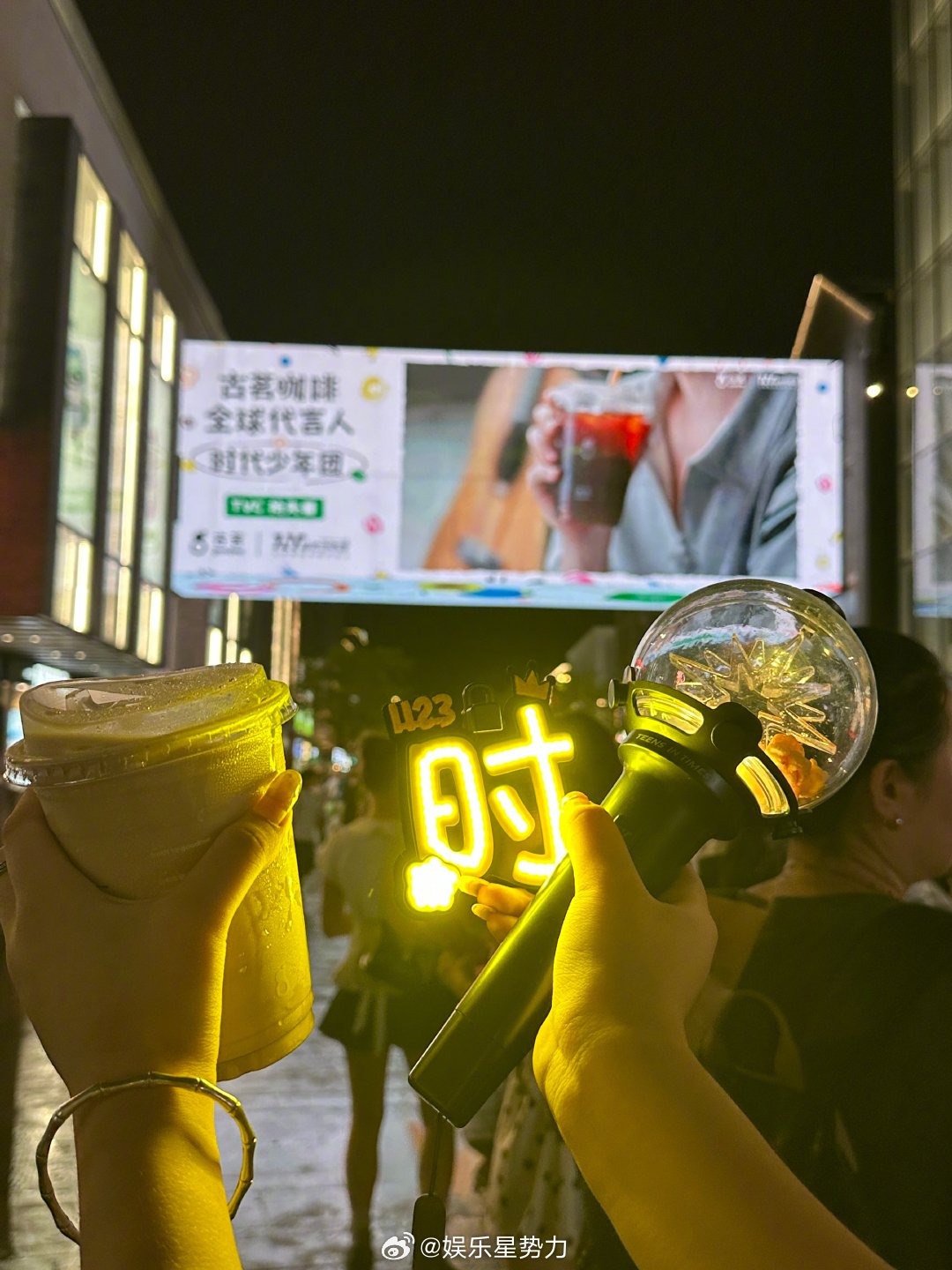 时团点亮西子廊桥 夜幕降临，西子廊桥正式亮灯！光影在桥身缓缓流动，氛围感直接封神