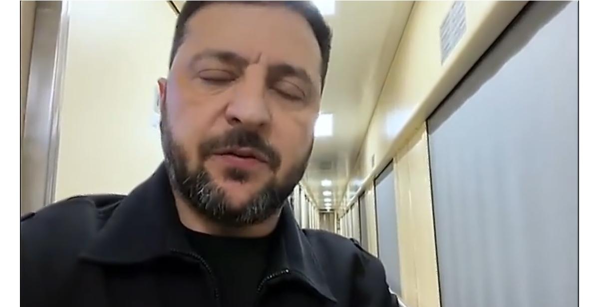 泽连斯基表示前天他和维特科夫电话谈判非常艰难，主要争议仍然集中在顿巴斯撤军，他打