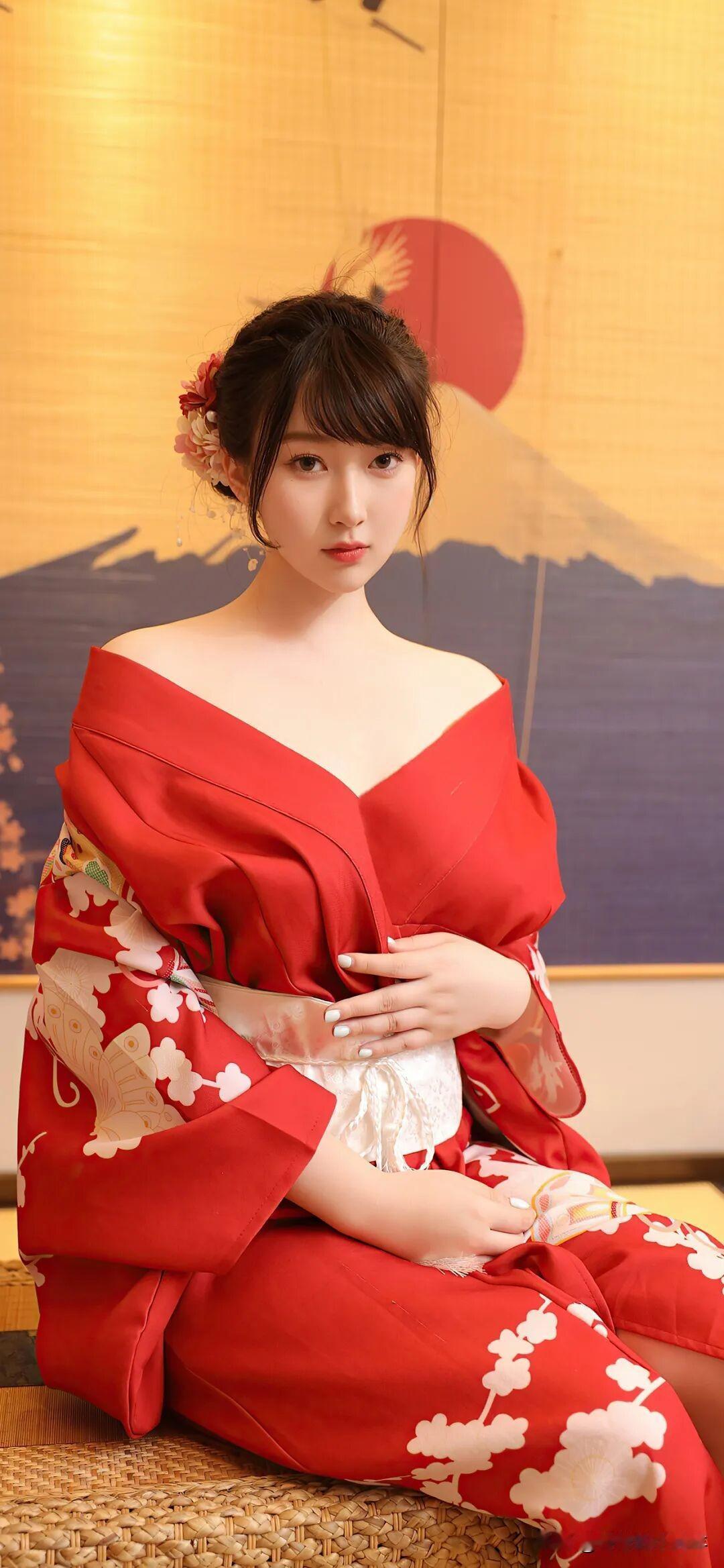 李沁恩/ 红白相间的衣服，搭配精致的发饰，优雅动人！