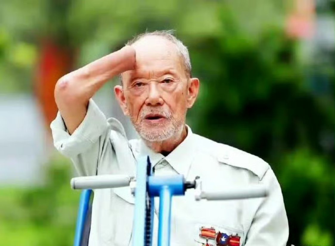 抗美援朝长津湖战役中冰雕连的幸存战士周全弟，在零下40℃的严寒雪地埋伏3天3夜，