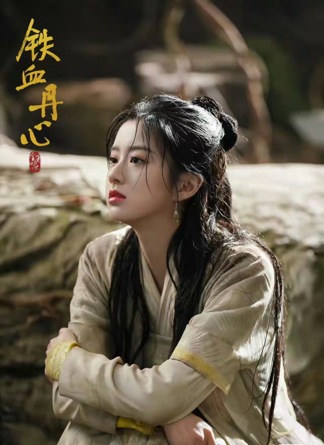 她虽然不丑，但她有一种钝钝地不聪明的感觉。她很适合演偶像剧里的傻白甜，就是不适合