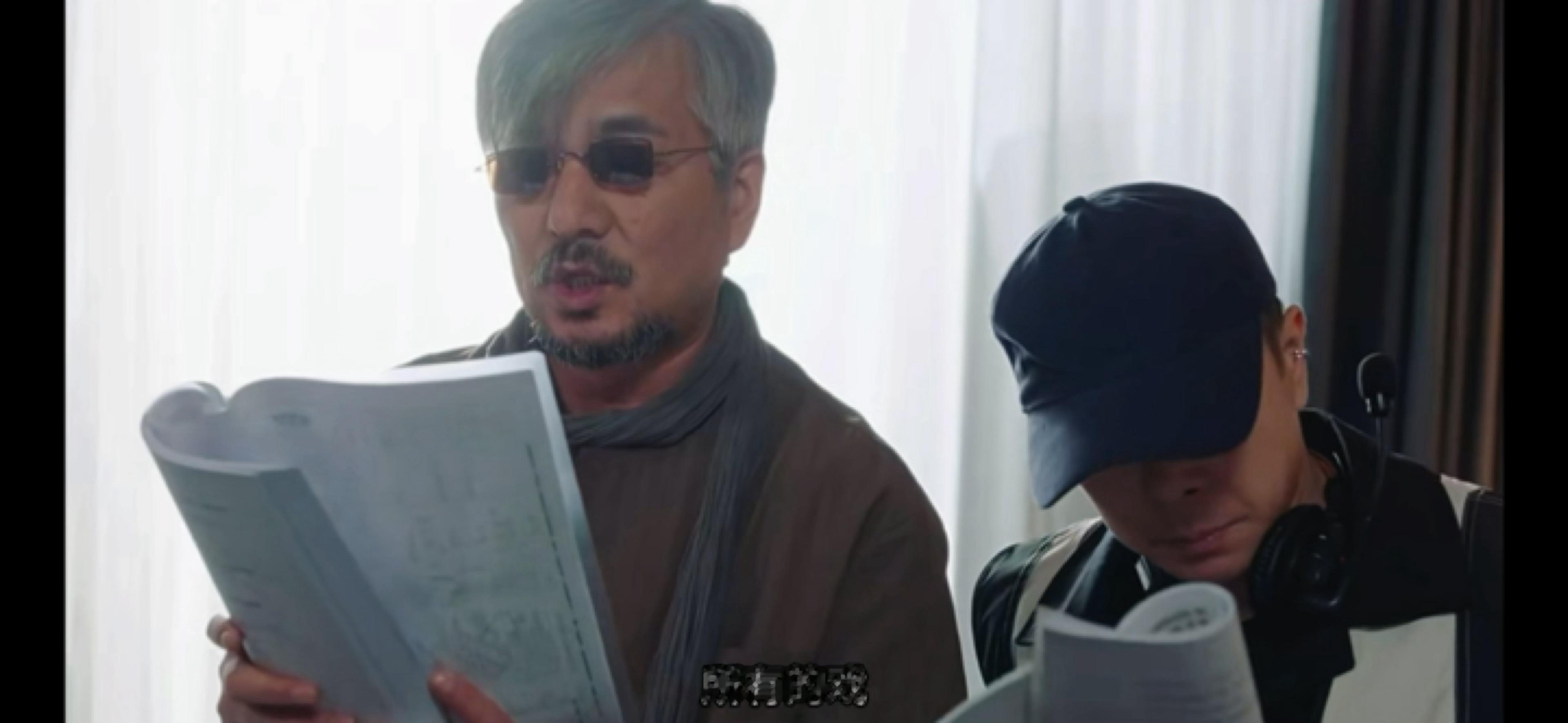 导演在上面讲戏你们俩就在下面暗通款曲是吧说了多少次！偷情要打小报告！有些演员总以