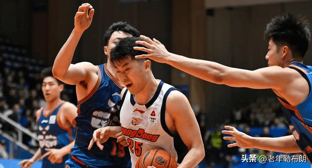 媒体人：陈家政和张皓嘉的表现是两个概念，你问我该换谁？

3月29日消息，CBA