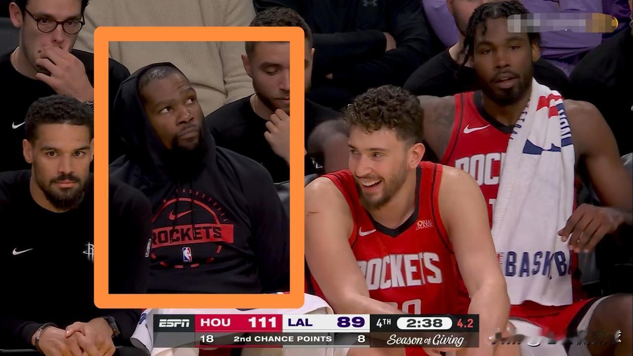 火箭超级巨星杜兰特真是太让人捉摸不透了！在今天火箭客场挑战湖人的圣诞大战中，当时